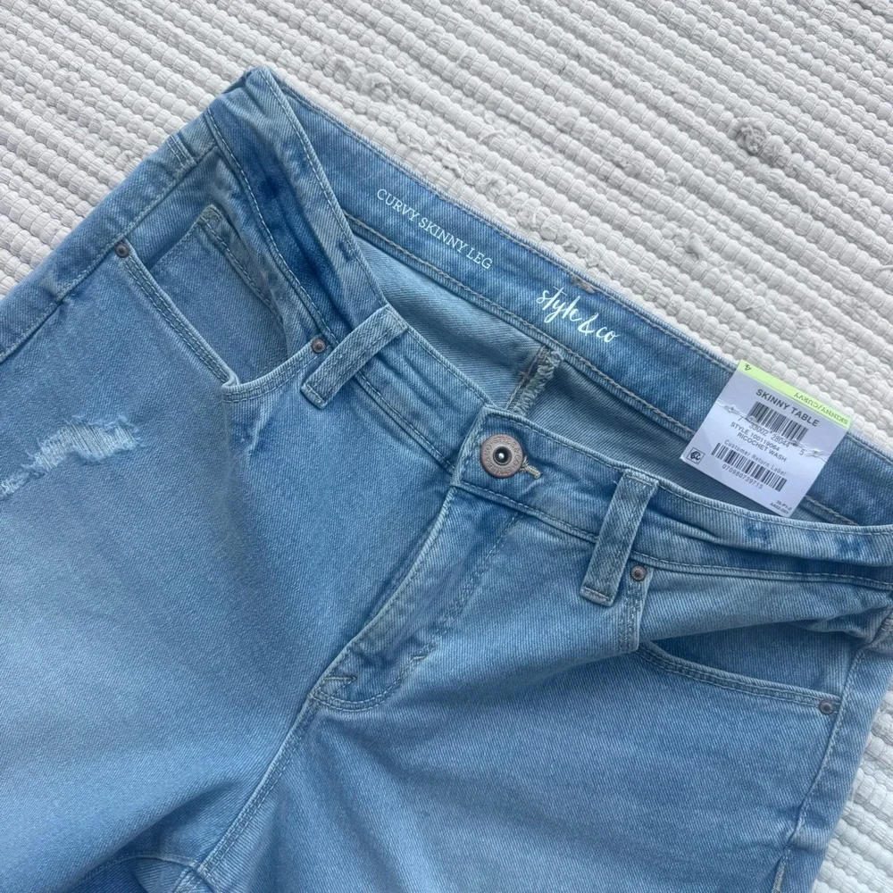 Style & Co Curvy Fit Distressed Skinny Jeans Mid Rise Tummy Control 4 NWT
